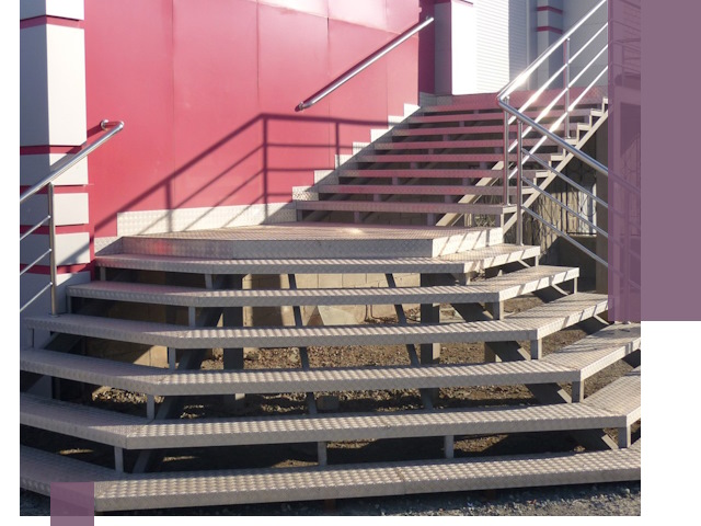 Лестницы для магазина в Обнинске — изготовление и монтаж