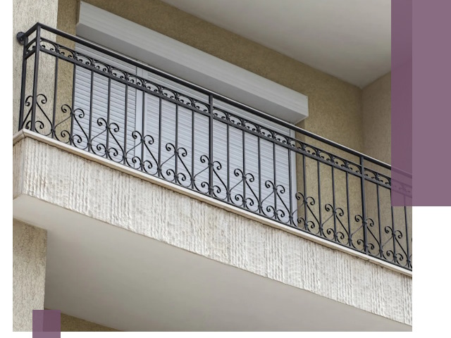 Балконные ограждения из металла и стекла в Обнинске для домов