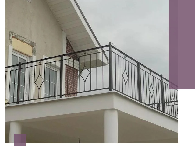 Изготовление балконных ограждений в Обнинске из металла и стекла