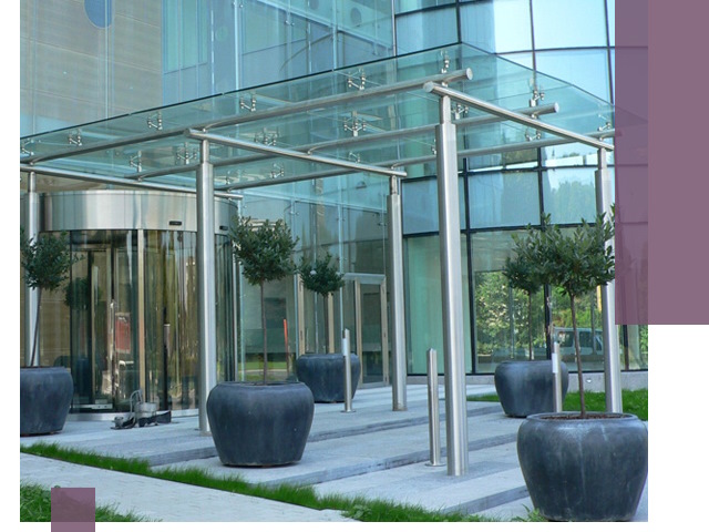 Навесы из стекла на заказ в Обнинске — монтаж и установка